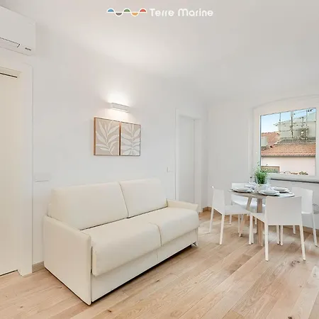 Apartment Le Dimore Dei Fiori, Terre Marine